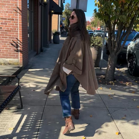 Meet your Posher, Cory - Picture 2 of 3